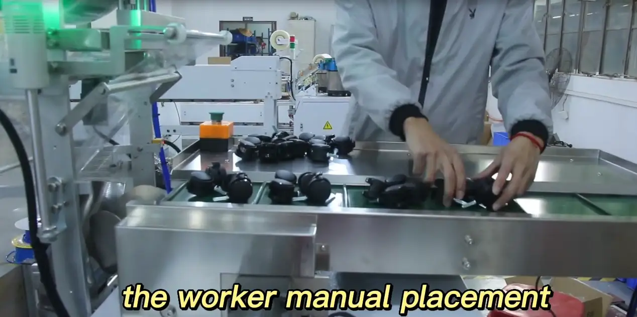 4 Casters Packaging Machine with Eye Sensor for Printed Film - Xingke 1