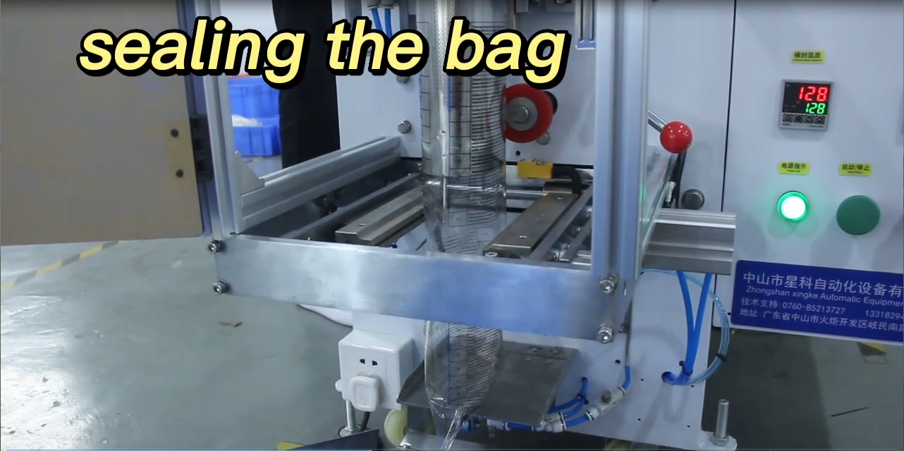 4 Casters Packaging Machine with Eye Sensor for Printed Film - Xingke 3