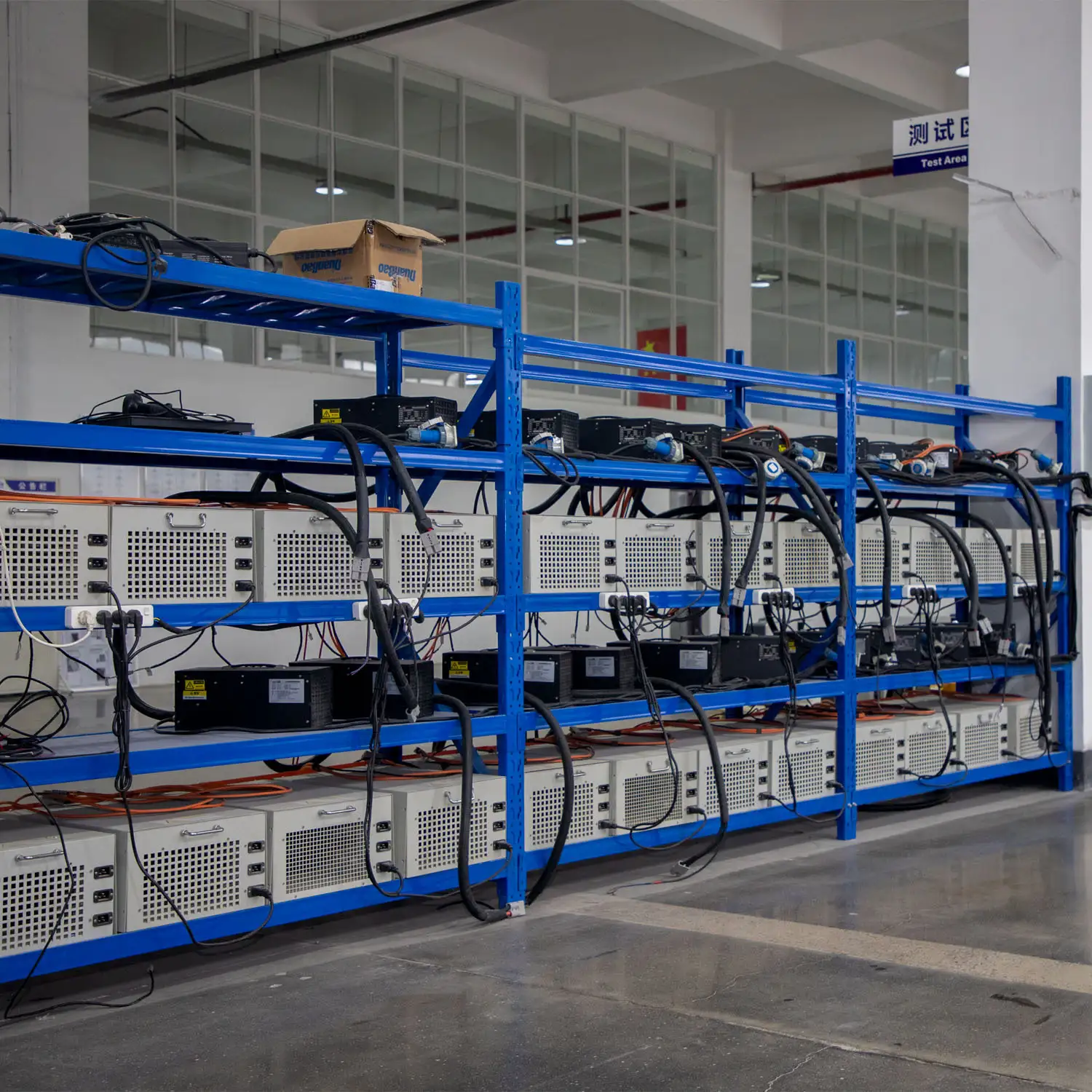 Magazzino UE in stock impilato 48v 52Ah 10KWh 20kWh 30kWh LifePO4 Batteria solare Box Box Batterie a litio 1