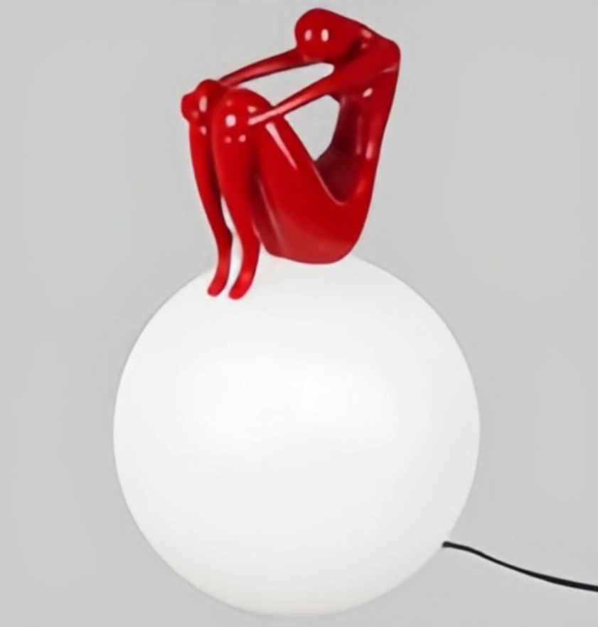 Настольная лампа «Наклонившись, чтобы сесть на шар» — уникальное функциональное освещение. 1