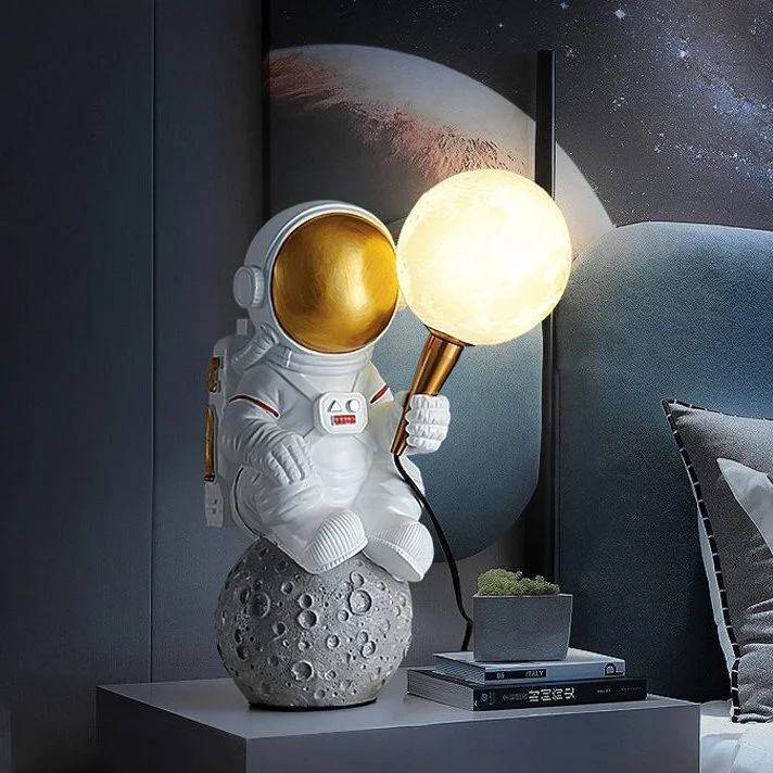 Lampe de table décorative astronaute sur la lune 1