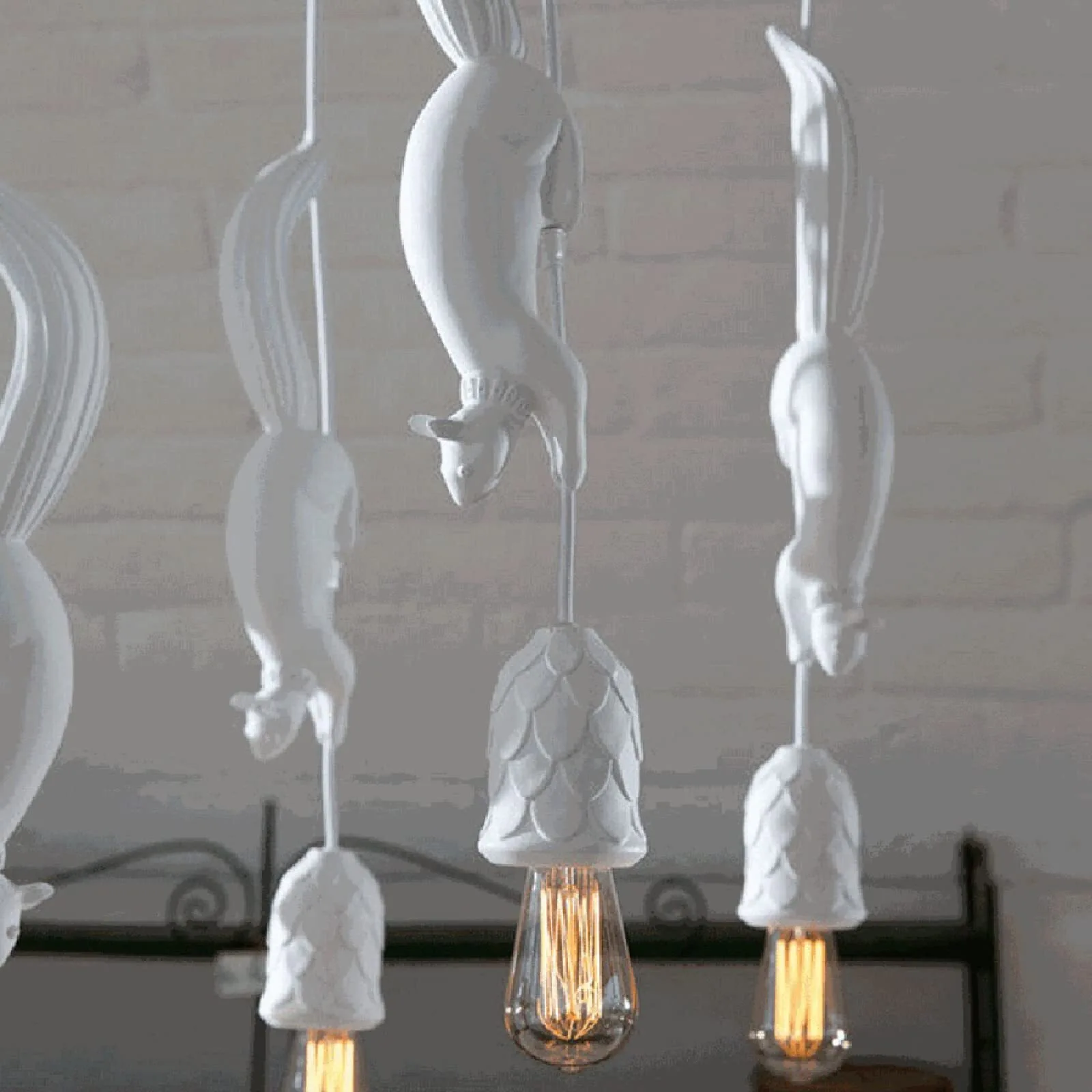 ثريا عصرية على شكل سنجاب، مصنوعة من الراتنج بتصميم حيواني مبتكر، مصباح سقف داخلي لغرفة نوم الأطفال، العلية، غرفة الطعام، البار 1