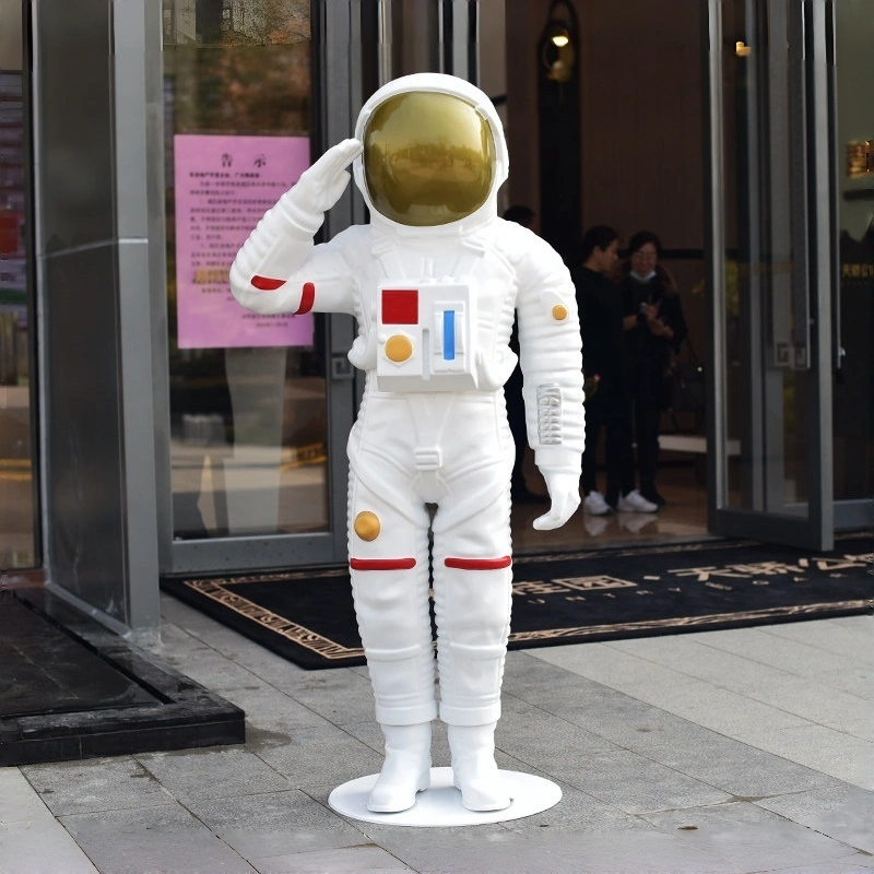 Statue réaliste d'astronaute en position de salut, sculpture d'astronaute résistante aux intempéries pour une utilisation intérieure/extérieure 1