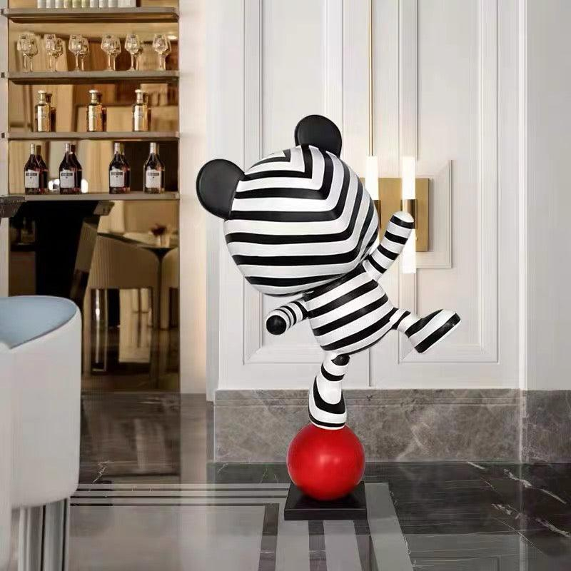 Figurine d'ours à rayures géométriques, sculpture d'ours acrobatique sur ballon, décoration tendance en fibre de verre pour salons et espaces commerciaux 1