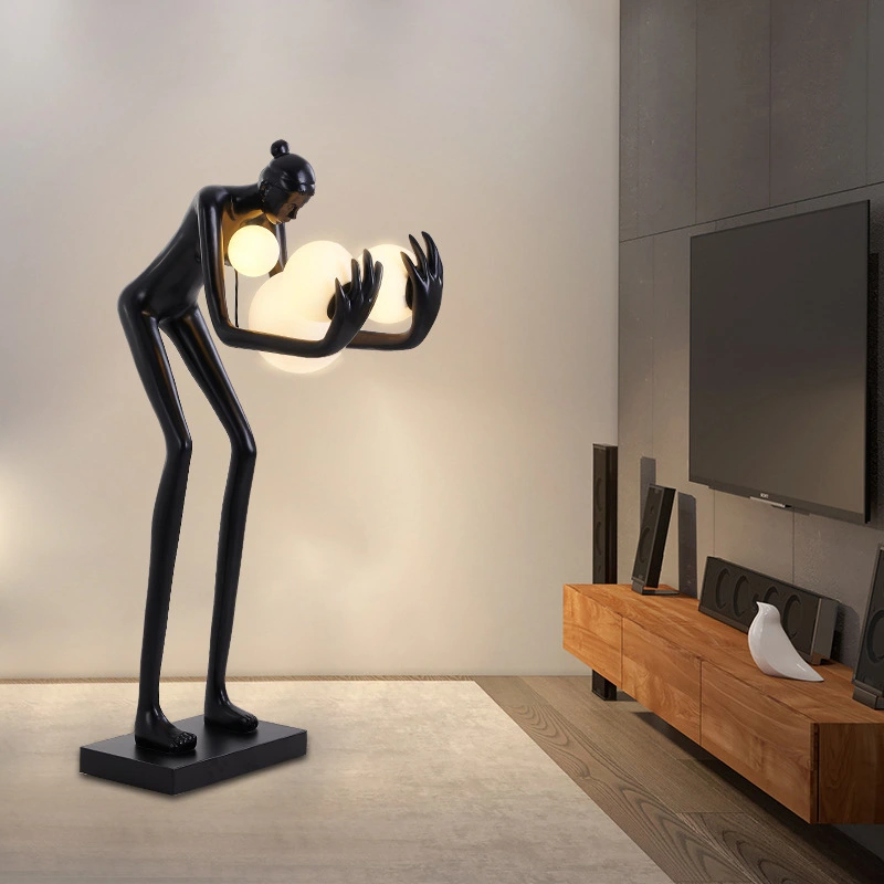 Lampadaire sculptural contemporain représentant une femme enlaçant la lumière | Lampe statue artistique pour intérieur et hall d'entrée de luxe - 1777425383452573 1