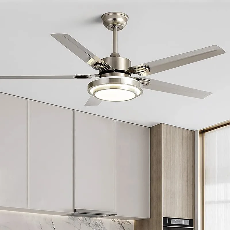 Ventilateur de plafond élégant et poli avec éclairage intégré, 5 pales silencieuses et réversibles, pour intérieurs luxueux et modernes. 1