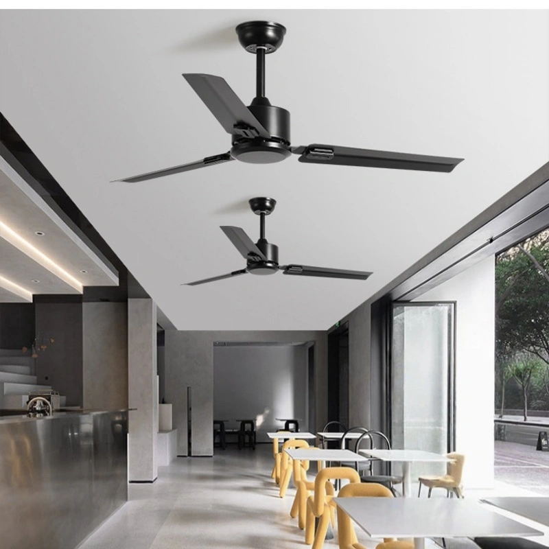 Ventilador de techo de 3 aspas de metal, silencioso, reversible, de estilo industrial con acabado de latón para espacios modernos. 1
