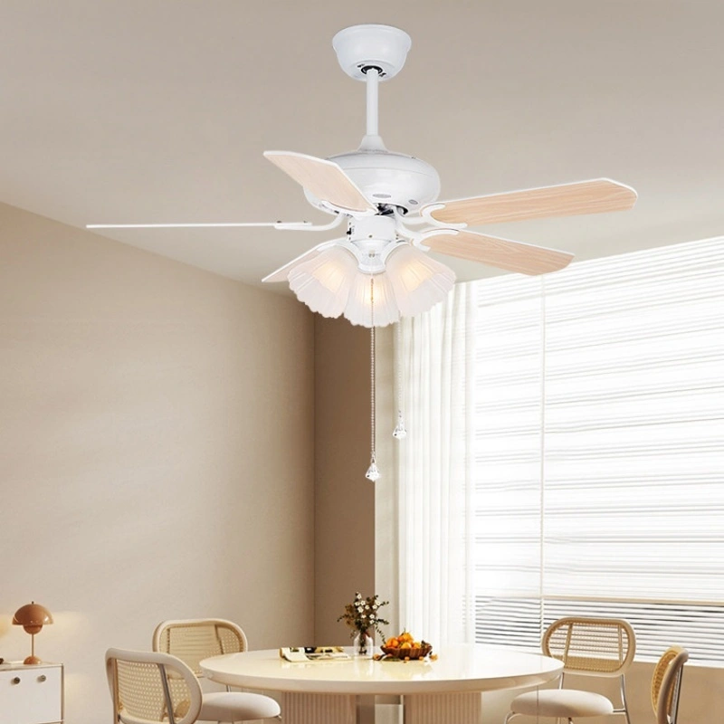 Ventilateur de plafond moderne blanc avec éclairage, pales en bois bicolores et abat-jour en verre dépoli pour salon ou chambre à coucher HTD-506-705 1