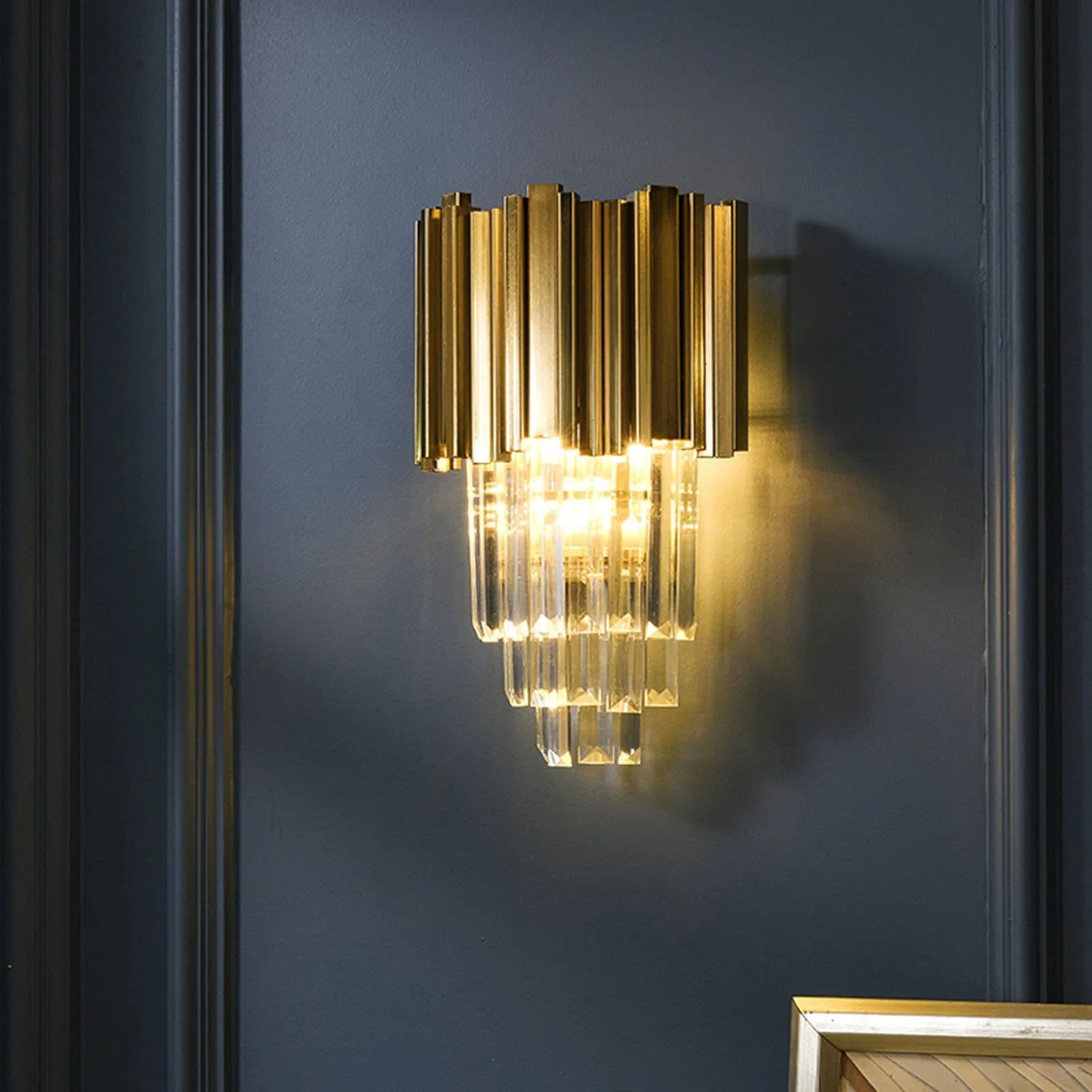 Applique murale LED moderne et luxueuse à plusieurs niveaux en cristal doré pour la décoration intérieure du salon et de la chambre HTD-IWCR400A09S 1