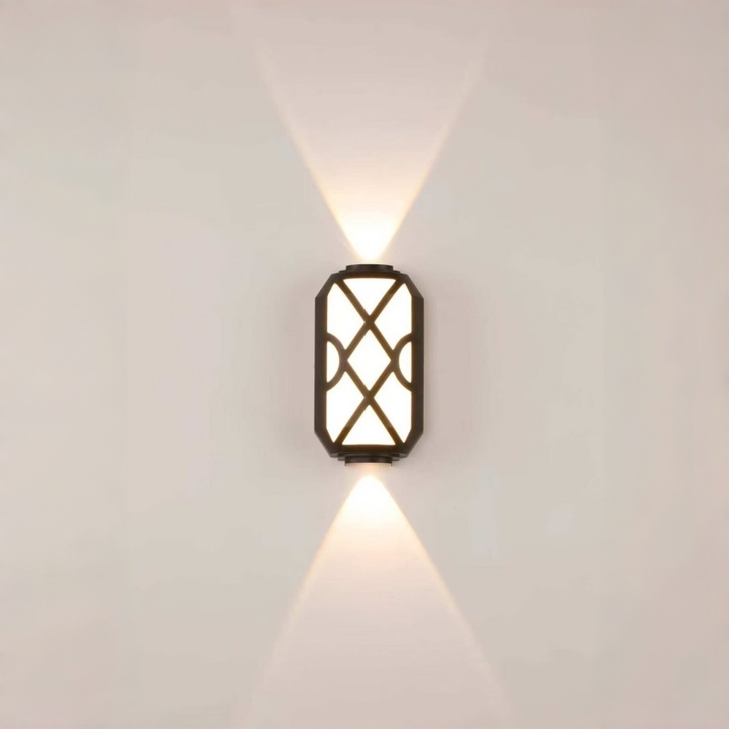 مصباح جداري خارجي بتصميم هندسي، مقاوم للماء بمعيار IP65، مزود بإضاءة LED علوية وسفلية، مصنوع من الألومنيوم المصبوب، بقوة 12 واط ودرجة حرارة لون 3000 كلفن، متوفر باللون الأسود/الأبيض/الرمادي، مناسب للفيلات والباحات والحدائق (HTD-EW5061-3). 1