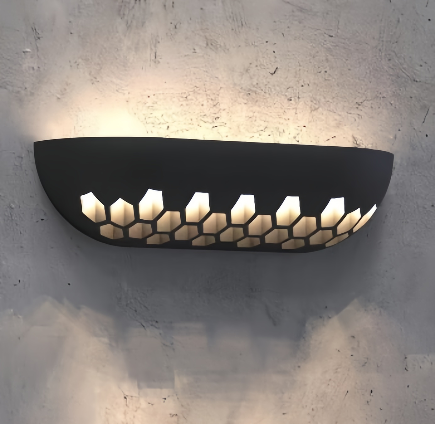 Applique murale extérieure moderne en demi-cercle avec diffuseur géométrique à facettes, 18 W, 191 lm/W, IP65, boîtier en aluminium moulé sous pression, 3000 K, noir/blanc/gris, HTD-EW5063 1