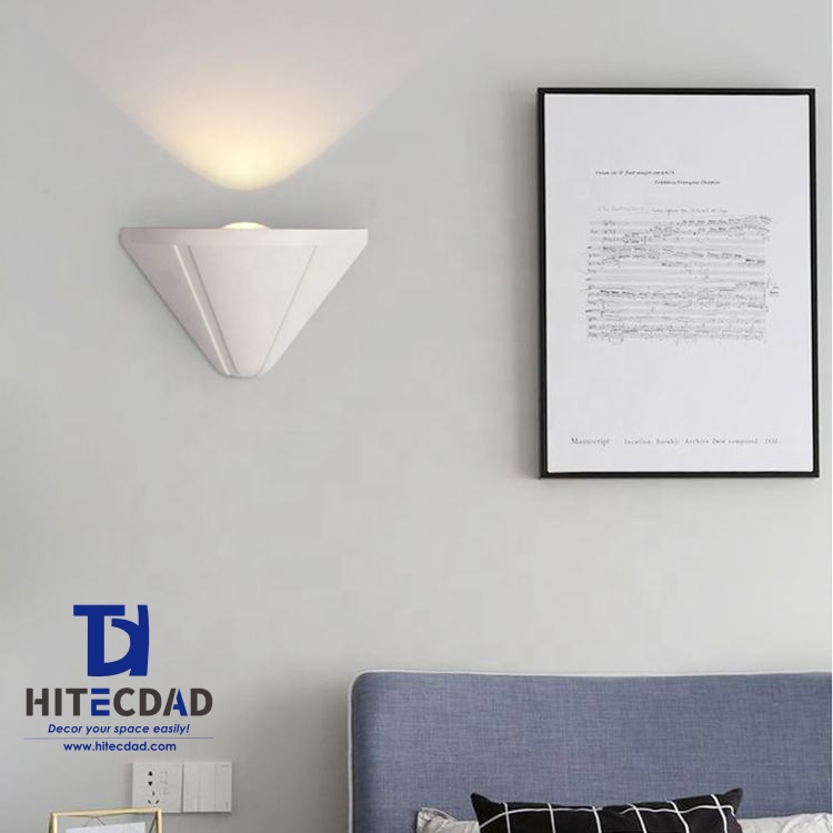 Applique murale extérieure moderne en forme de triangle inversé, corps conique noir avec éclairage vers le haut, noir, blanc et gris, HTD-EW4518 1