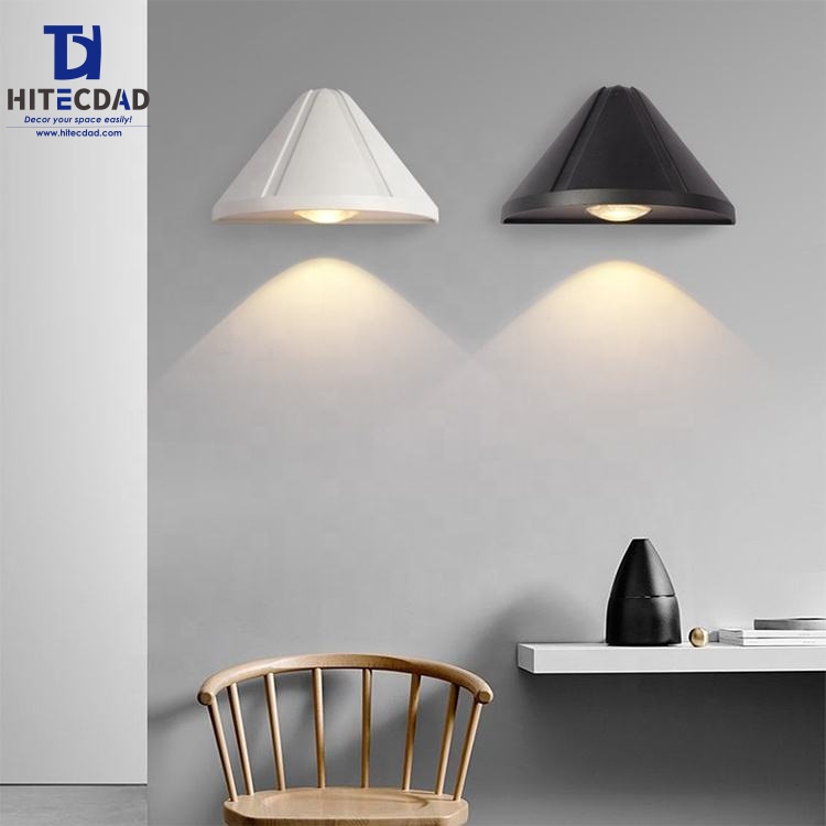 Applique murale extérieure moderne en forme de triangle inversé, corps conique noir avec éclairage vers le haut, noir, blanc et gris, HTD-EW4518 4