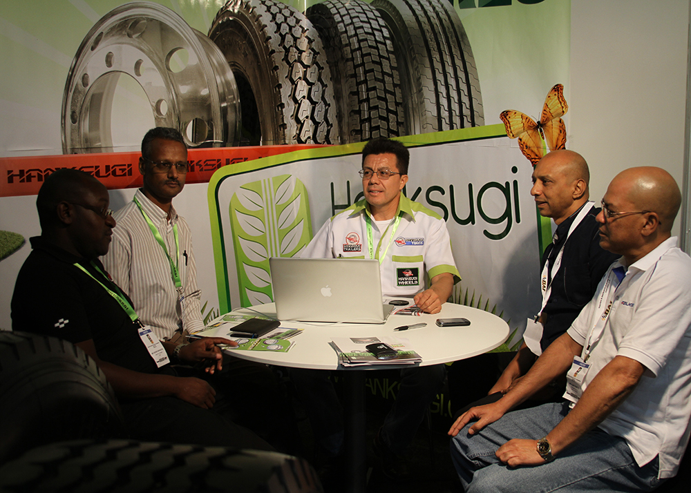 Hanksugi gick med i nästan alla professionella däckshower över hela världen 10