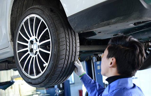 Bagaimana cara mempertahankan ban mobil? 1