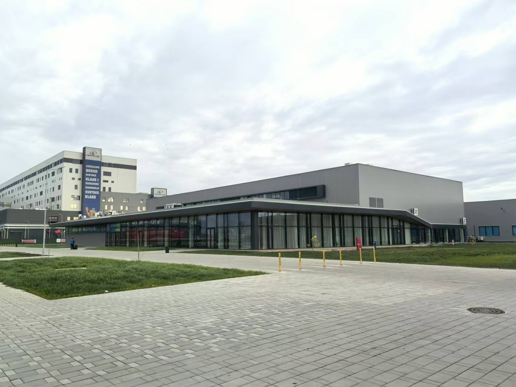 Hanksugi Team Invited European customers to Visit our Serbia factory 2