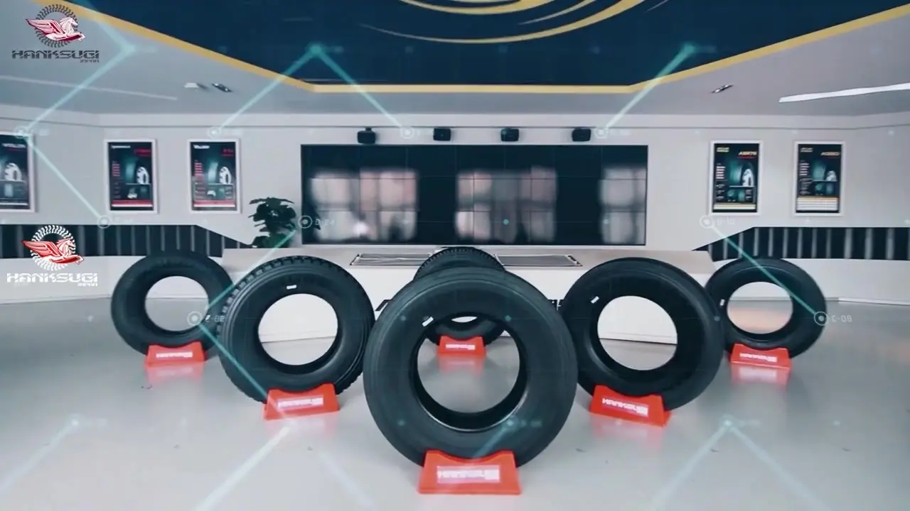 HS30 Bus Tyres – Excellent Grip and Long Wearing Life 1