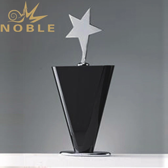 Crystal star trophy with black crystal base 1