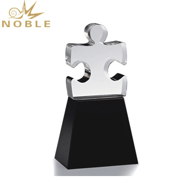 Wholesale Cheap Custom Award Crystal Trophy With Engraved Logo 1