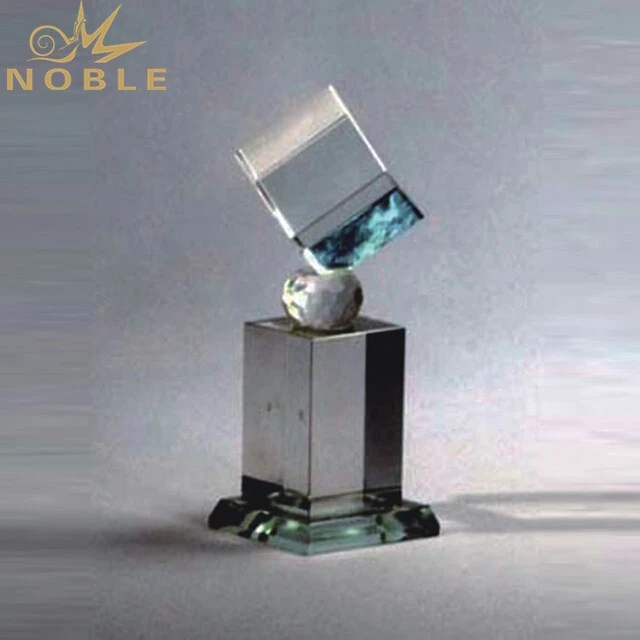 High Quality Clear Acrylic Trophy Award Customized Design Crystal Trophy 1