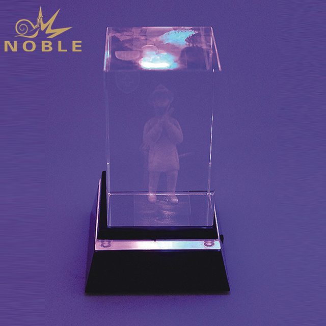 Hot Sale Crystal Cube On LED Base For Gifts 1