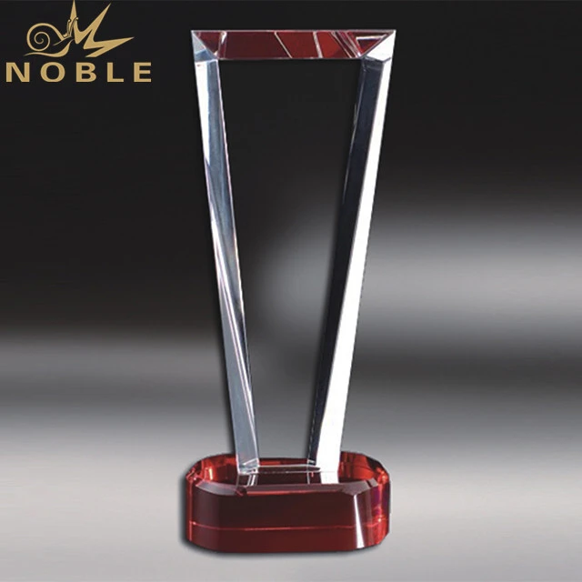 High Quality Transparent Triangle Crystal Award Trophy With Round Base 1