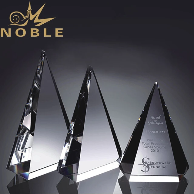 High quality crystal pyramid plaque 1