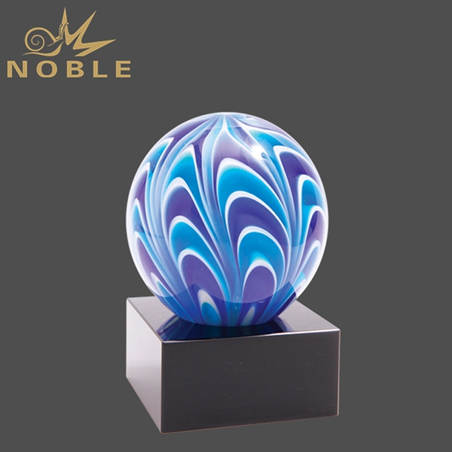 2019 Noble Uniquely Designed Luxury Art Ball Glass Trophies With Black Base 1