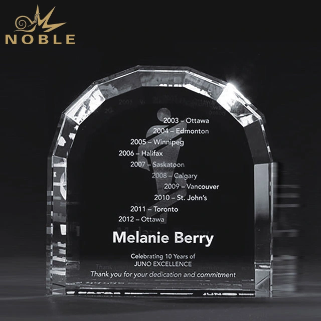 2019 Noble 3D Laser Engraving Optical Crystal Soccer Design Sports Award Football Trophy 1