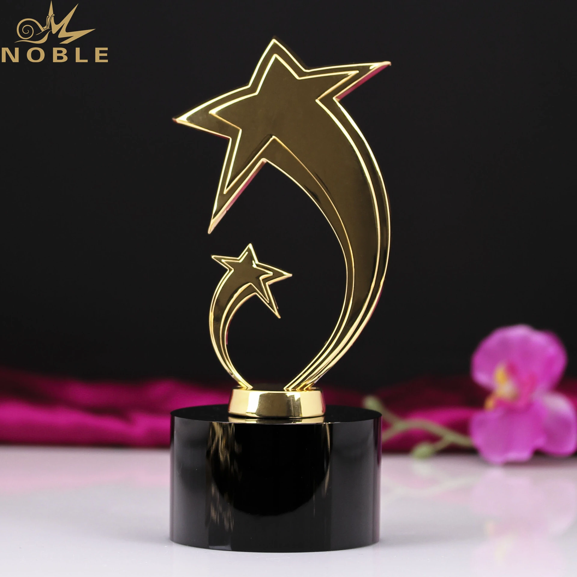 Cheap Black Crystal Base Gold Metal Star Trophy Award Wholesale1 1