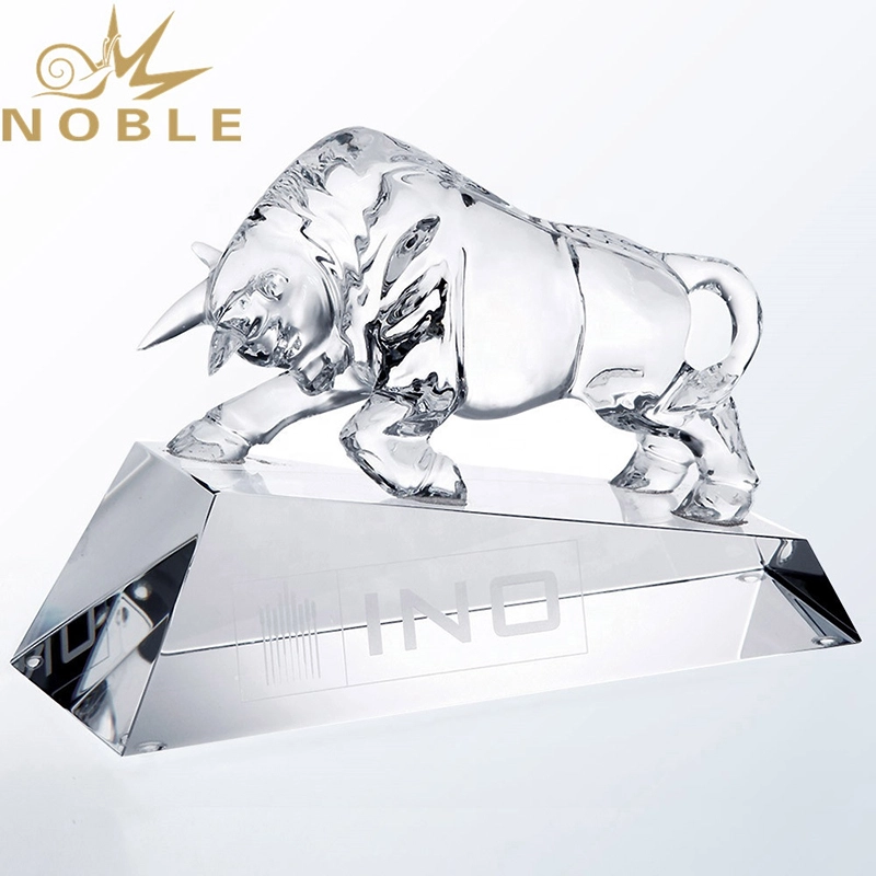 Custom Crystal Business Gift Crystal Bull Award 1