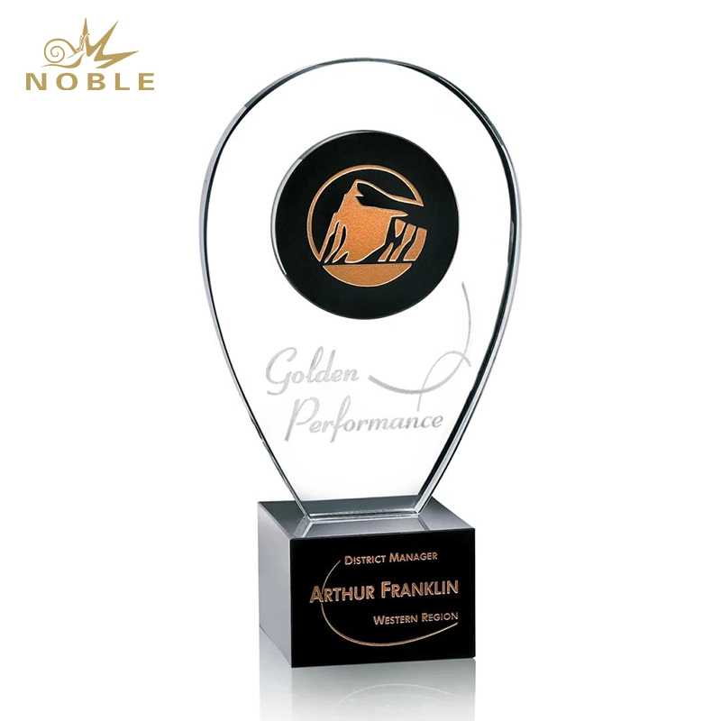 Beautiful Lundstrom Award Custom Engraving Crystal Souvenir Trophy 1
