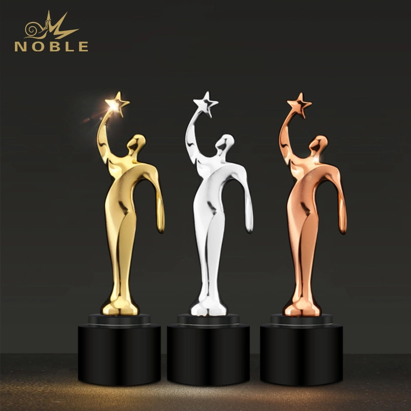 2022 New Design High Quality Metal Figurine Custom Star Trophy on Crystal Base 1