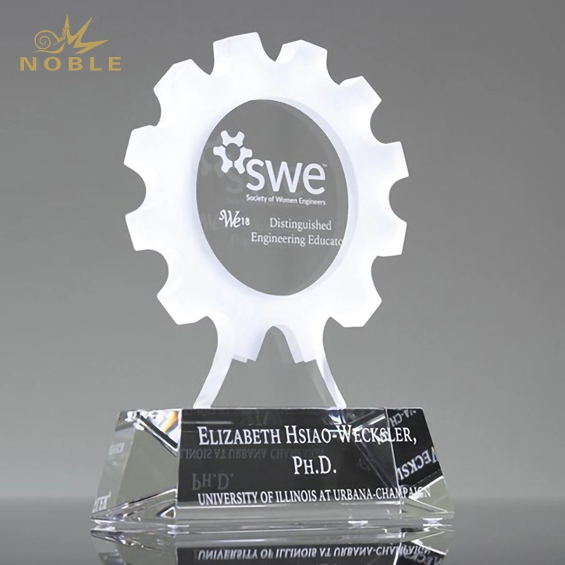 Excellence New Design Custom Souvenir Gifts Business Gear Crystal Awards 1