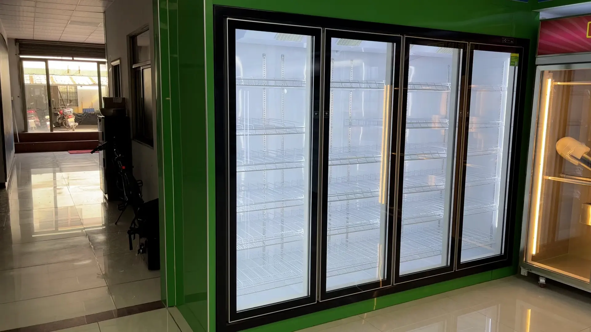 680L Open Showcase Chiller with Energy-Saving Design 2