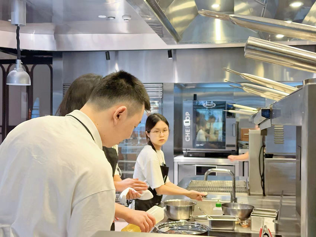 A aprendizagem culinária conhece a experiência prática em Shinelong 1