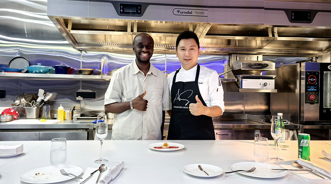 Shinelong Hosts Clients for Exclusive Showroom Tour and Culinary Experience 4