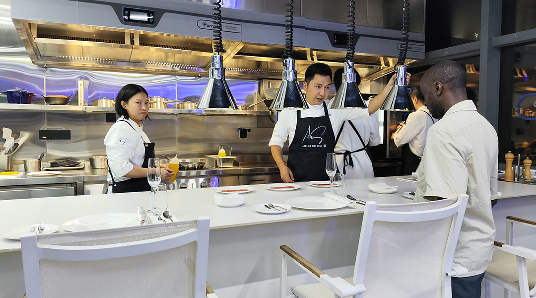 Shinelong Hosts Clients for Exclusive Showroom Tour and Culinary Experience 2