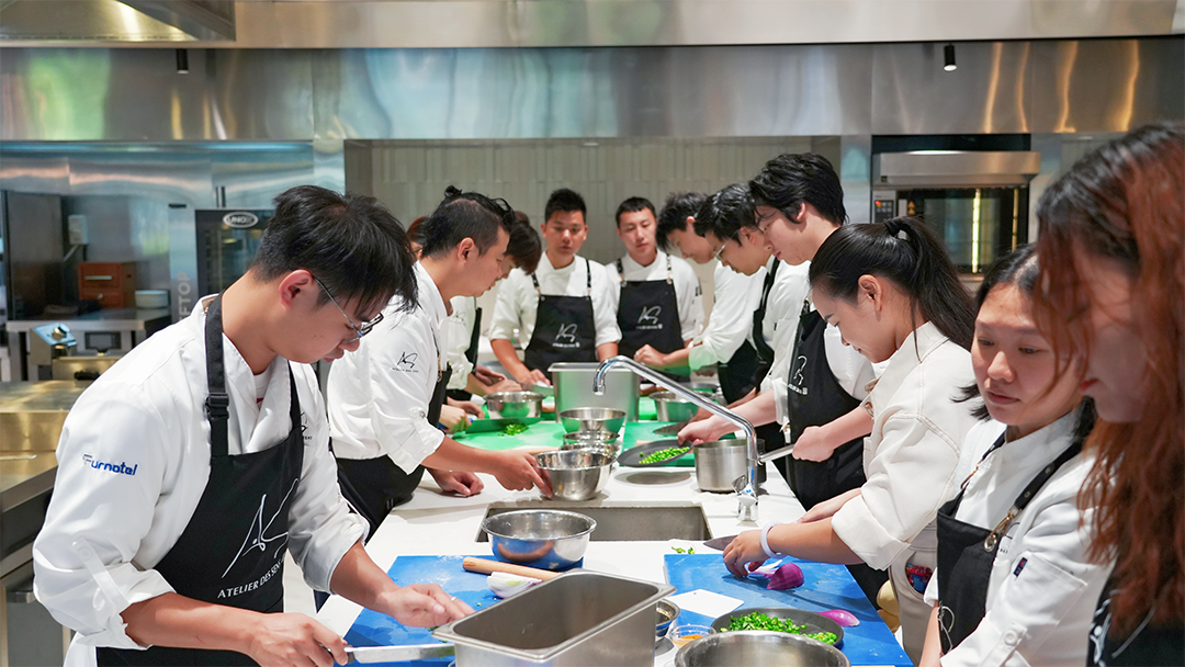 How to make samosas for beginners？| Shinelong hosts a biweekly culinary class on Indian Samosas 2