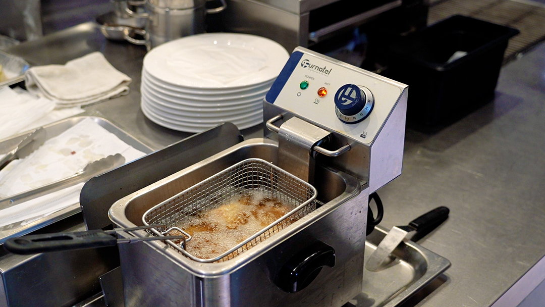 How to make samosas for beginners？| Shinelong hosts a biweekly culinary class on Indian Samosas 3