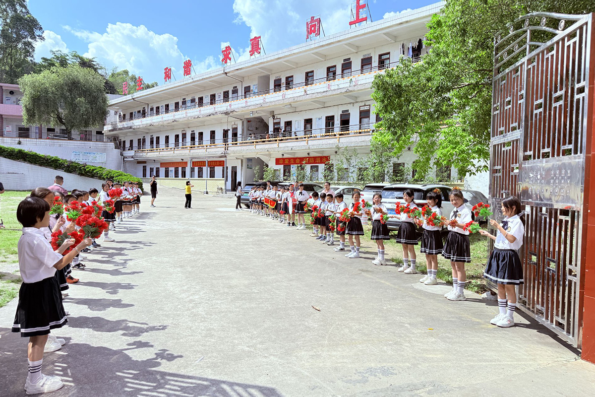 Принесение гурманов и тепла в мир: ShineLong Kitchen поддерживает сельское образование в Мейчжоу 1