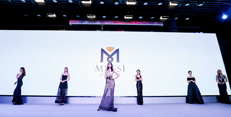 Kalung solitaire moissanite klasik dari Tiongkok | Perhiasan Messi 33