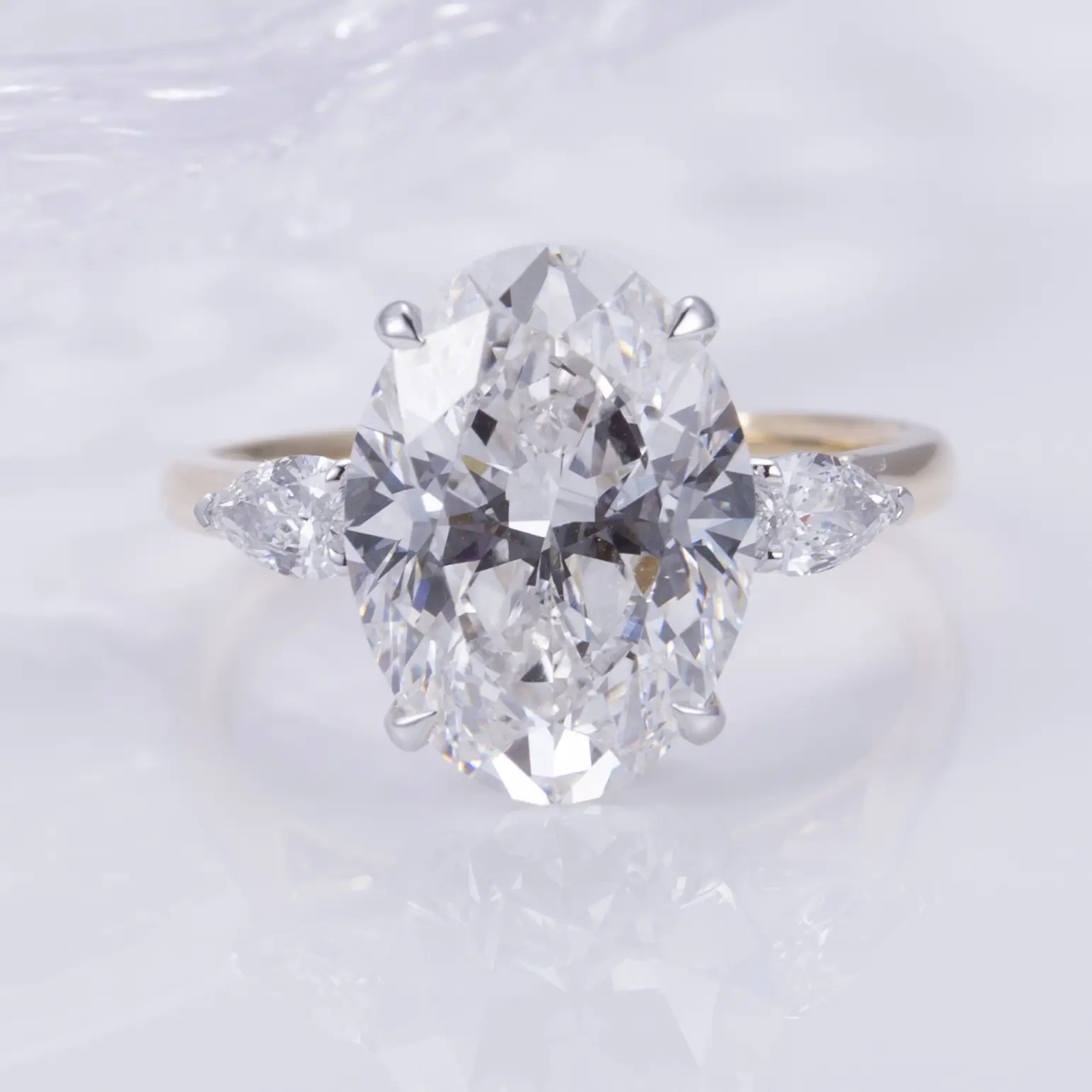 MSR -1307 Gioielli personalizzati 18K 6ct Oval IGI Lab Diamond Anello a tre pietre Anello di fidanzamento in pietra - Gioielli Messi 1