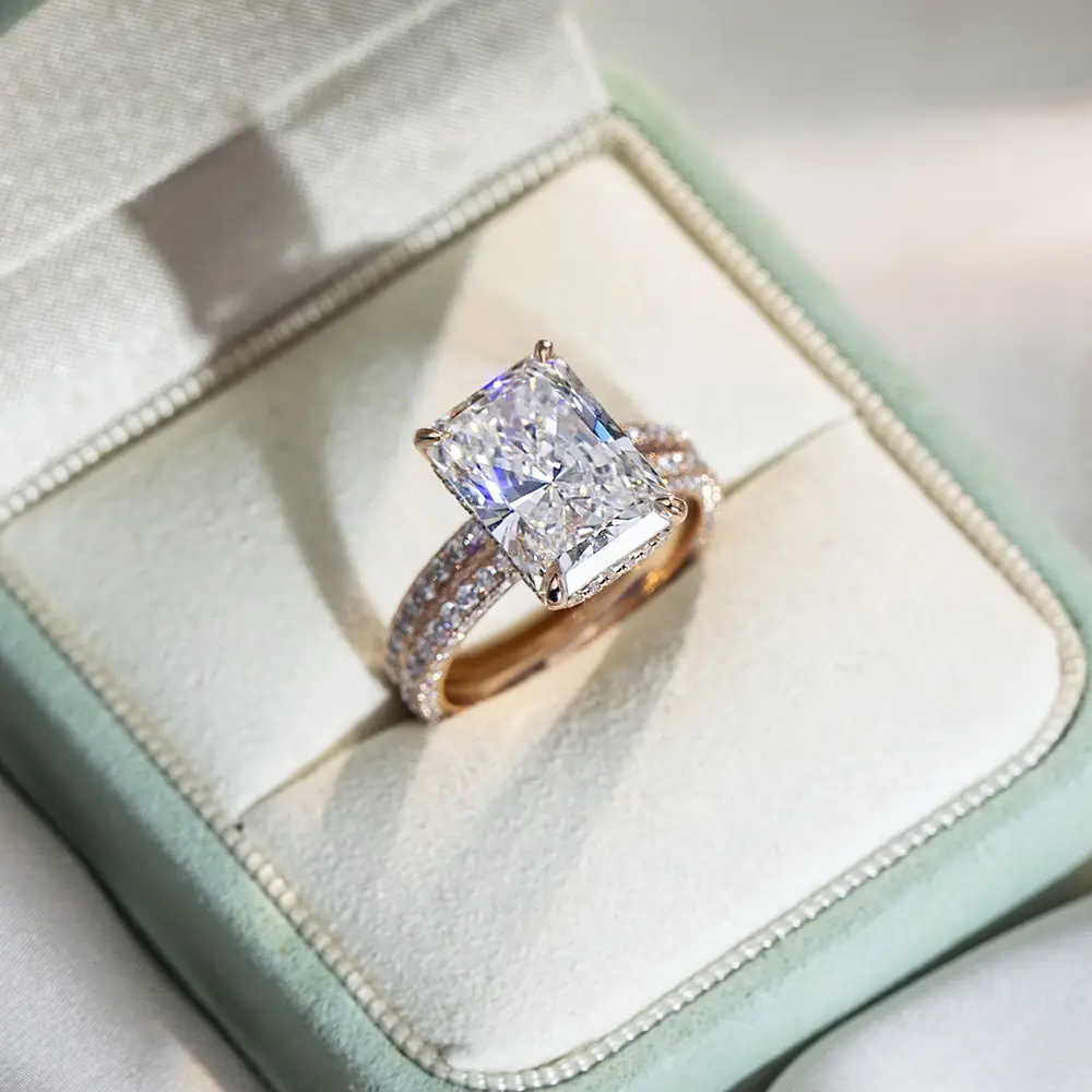 MSR-1664 18K 5.72Carat Lab Diamond Radiant Cut Rose Gold Engagement Anello | Gioielli Messi 1