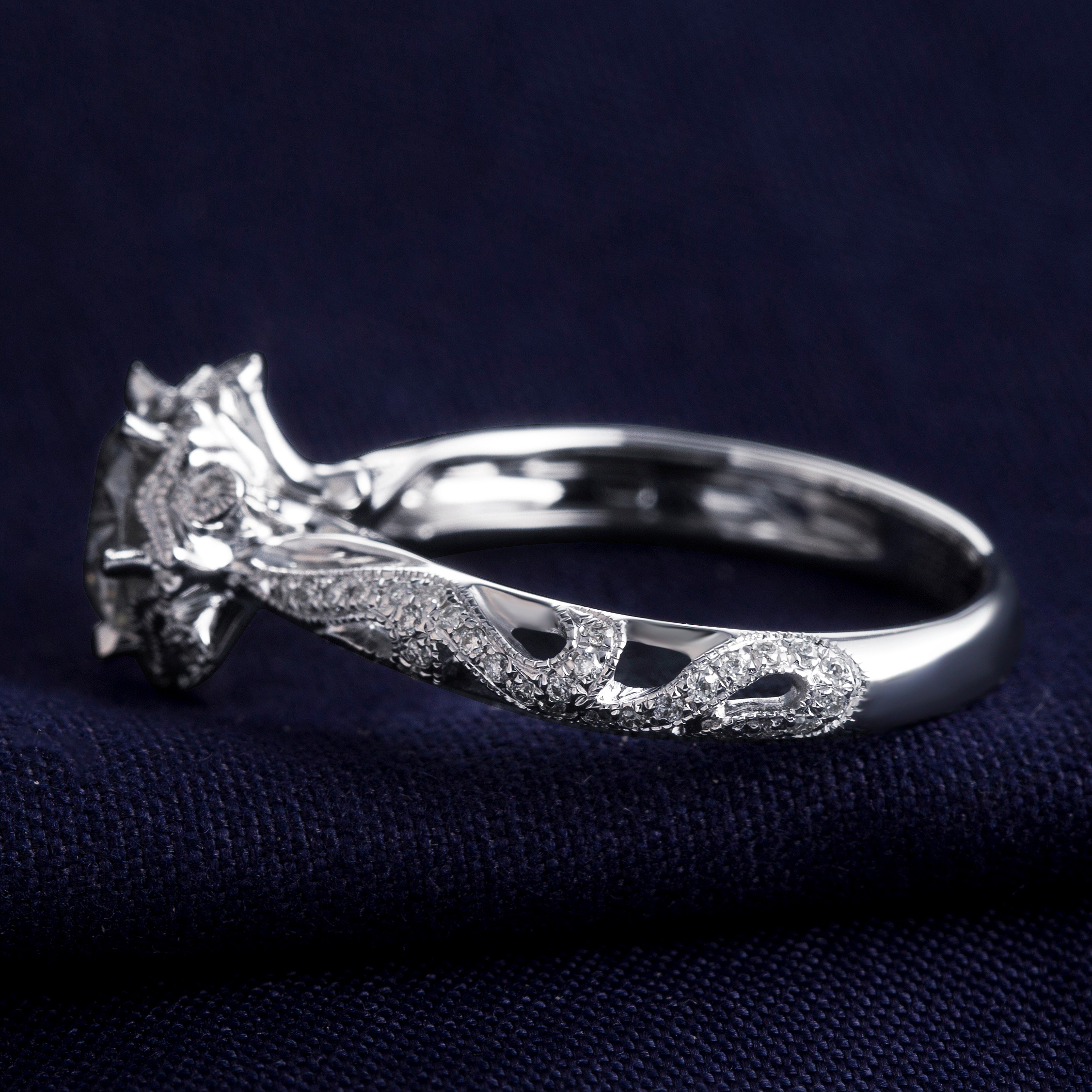 Kvalitetssäkring av långvarig moissanitring i vitguld | Messi Jewelry 13