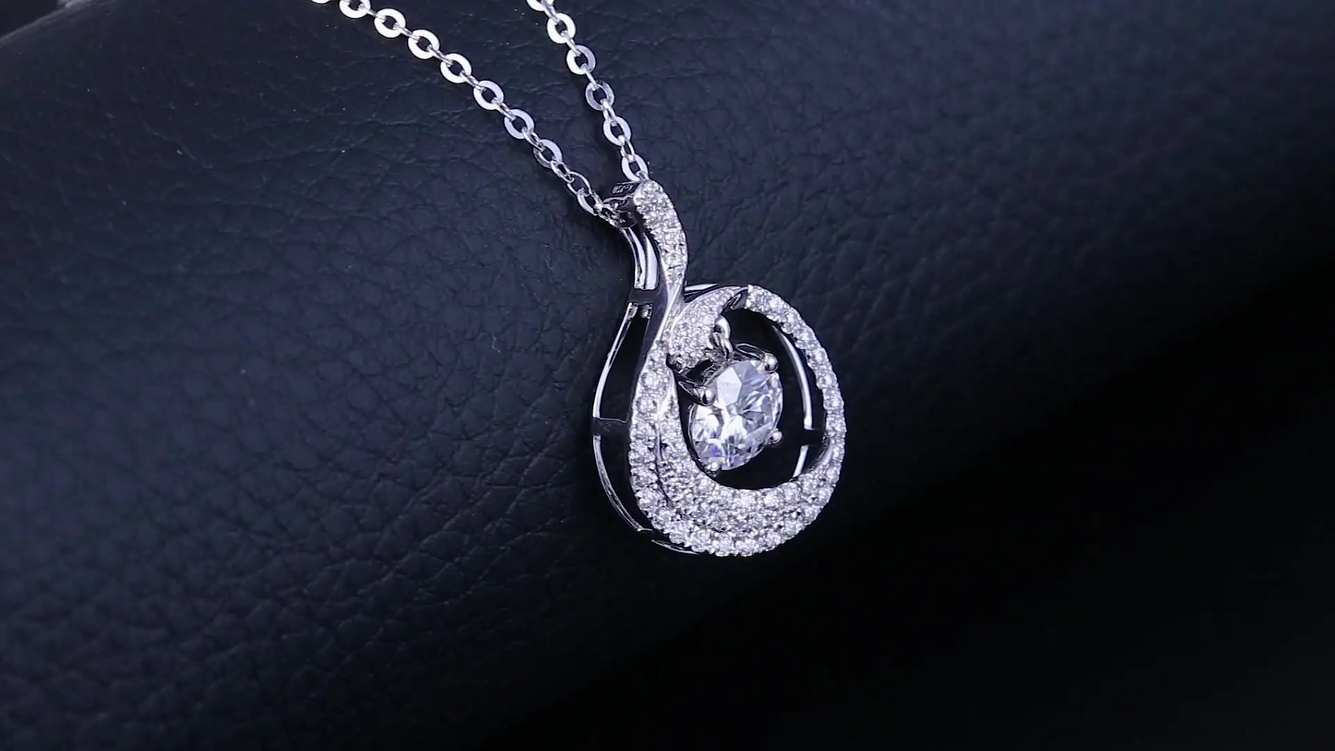 Messi Jewelry 18K Gold Moissanite Circle Pendant 2
