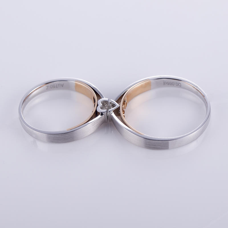 Elegant 18K Gold Moissanite Couple Ring 9