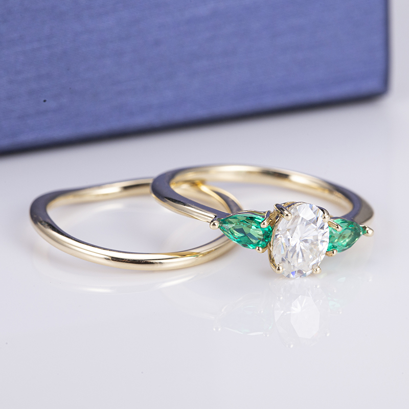 Ювелирные изделия Messi - Messi Gems 9K Желтое золото 3 камни Moissanite Lab Grown Emerald Engagement Ring Set Rings 11