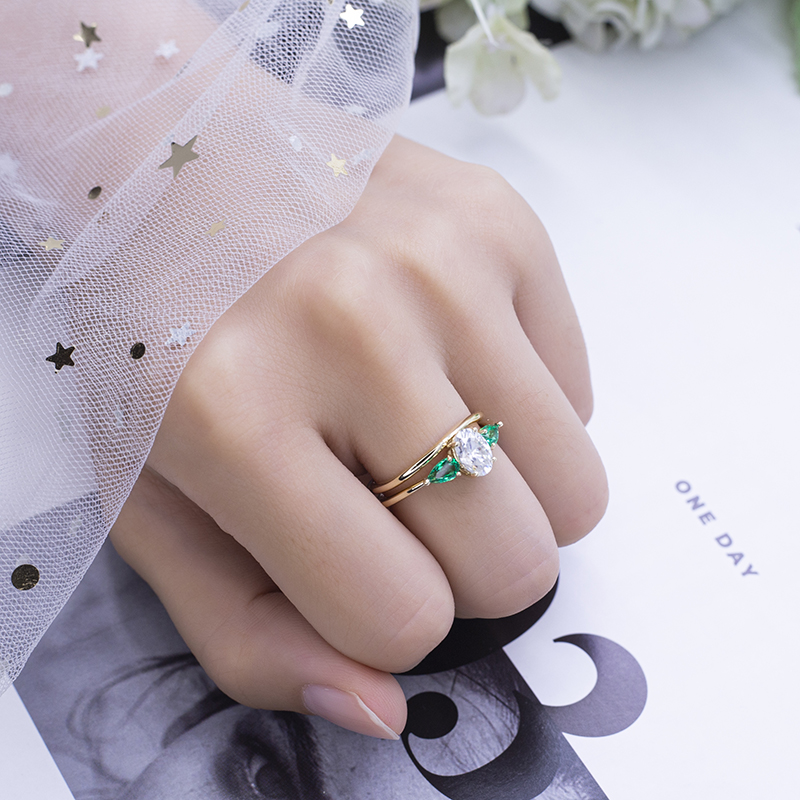 Ювелирные изделия Messi - Messi Gems 9K Желтое золото 3 камни Moissanite Lab Grown Emerald Engagement Ring Set Rings 13