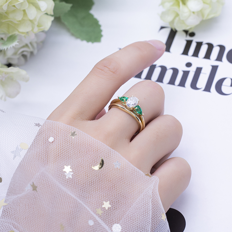 Ювелирные изделия Messi - Messi Gems 9K Желтое золото 3 камни Moissanite Lab Grown Emerald Engagement Ring Set Rings 12